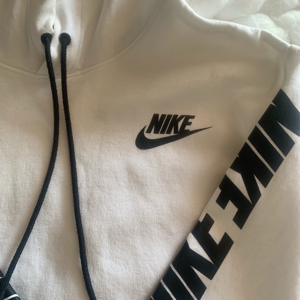 BRAND NEW NIKE HOODIE